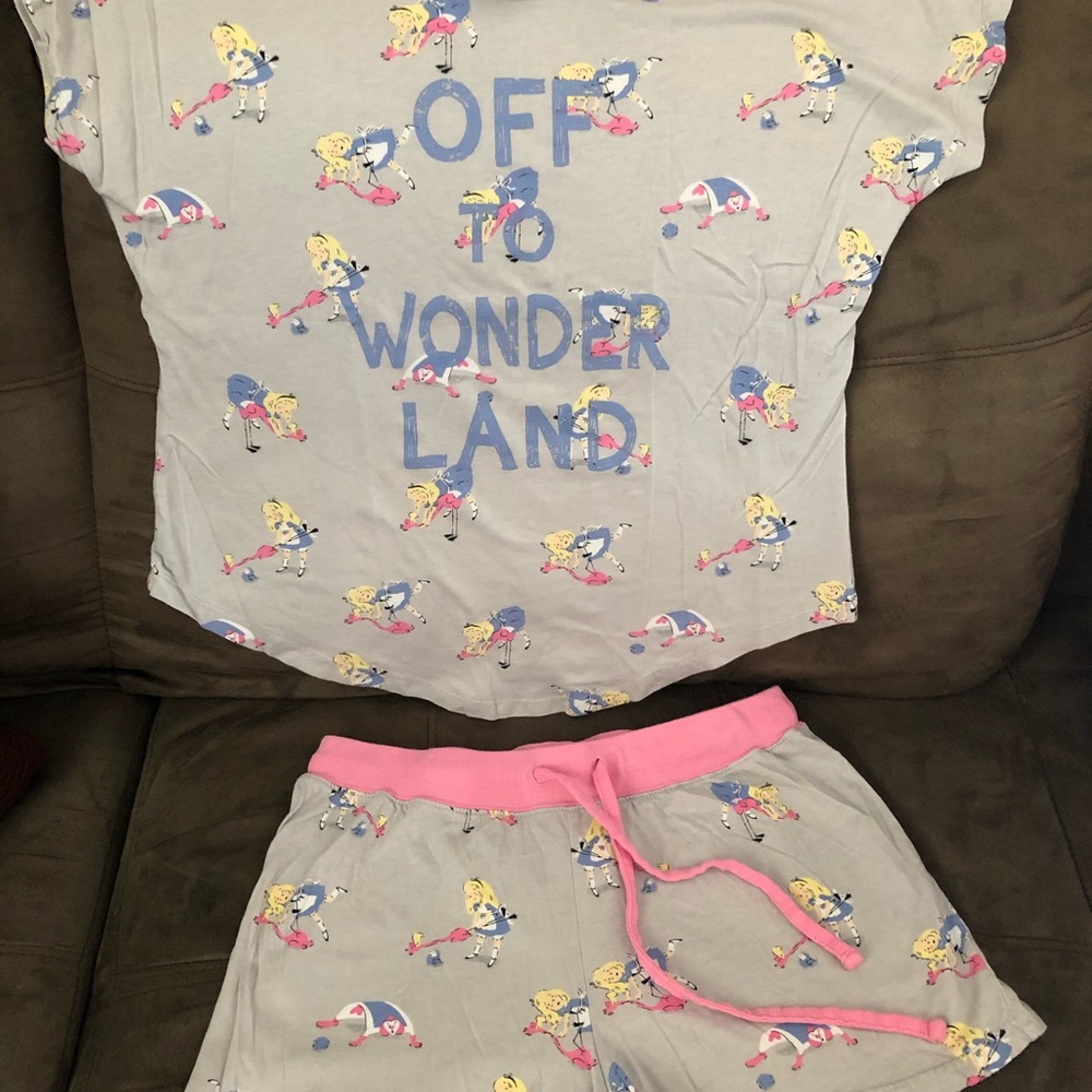 Disney Off To Sleep We Go Alice In Wonderland s/xs
